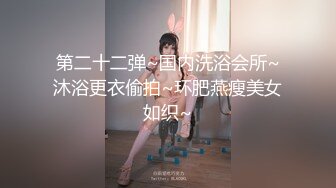 少妇一边看片一边舔