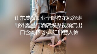 2000约炮红衣牛仔裤美女，颇有几分姿色，俏丽