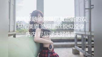 气质美女胆儿肥的大白天在公园裸奔和炮友直接路边凳子上啪啪电动车大爷在旁边飘过