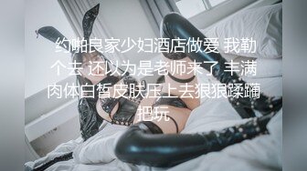 【新片速遞】  颜值不错的社会大射，满身纹身调教小鲜肉激情啪啪，口交大鸡巴让小哥舔脚，丝袜高跟激情上位无套抽插好刺激