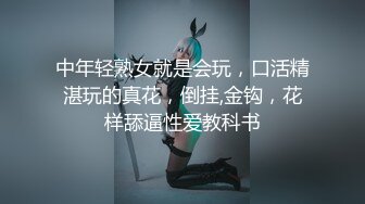 多视角偷拍制服学生妹们嘘嘘 有个妹子站立式尿 尿了一腿