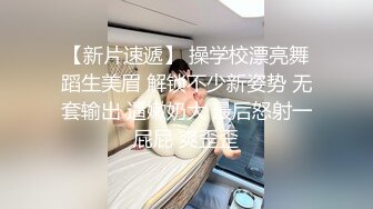 年紀不大卻有著一對傲人的巨乳主播 先是浴缸里洗澡誘惑 然后開始自慰 淫水好多