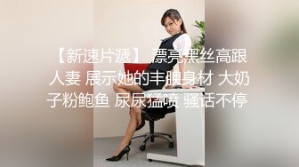 人妻小奶妈真不容易哄完孩子哄狼友，哺乳期的少妇全程露脸自慰骚逼呻吟，挤奶给狼友喝，给狼友看骚逼特写