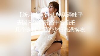 面罩美女上门吃着假鸡鸡下面振动棒按摩小穴